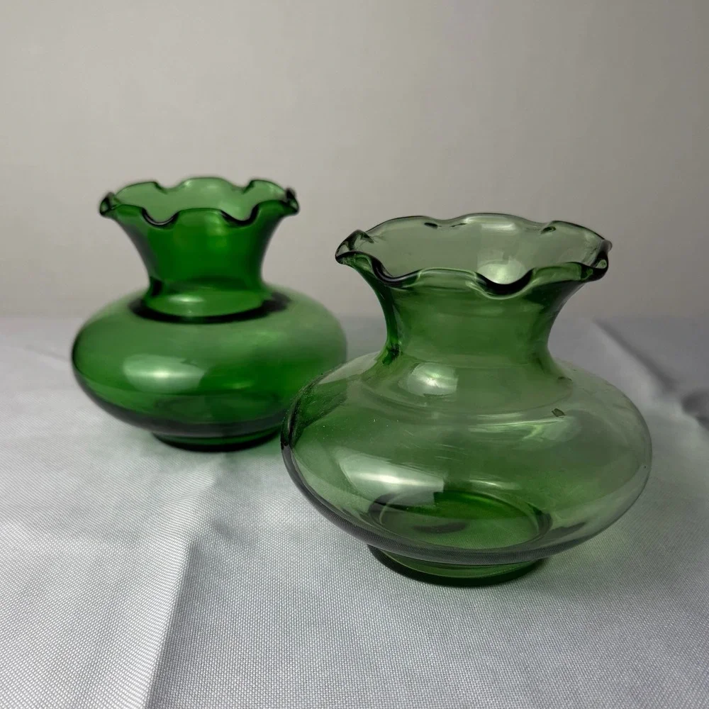 VTG Pair of Anchor Hocking Green Glass Ruffled Rim Vases Hand Blown Bud Green